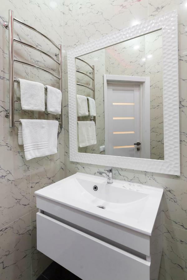 Leogrand One-Bedroom Apartments On Tugan-Baranovskogo 24 Liov Exterior foto